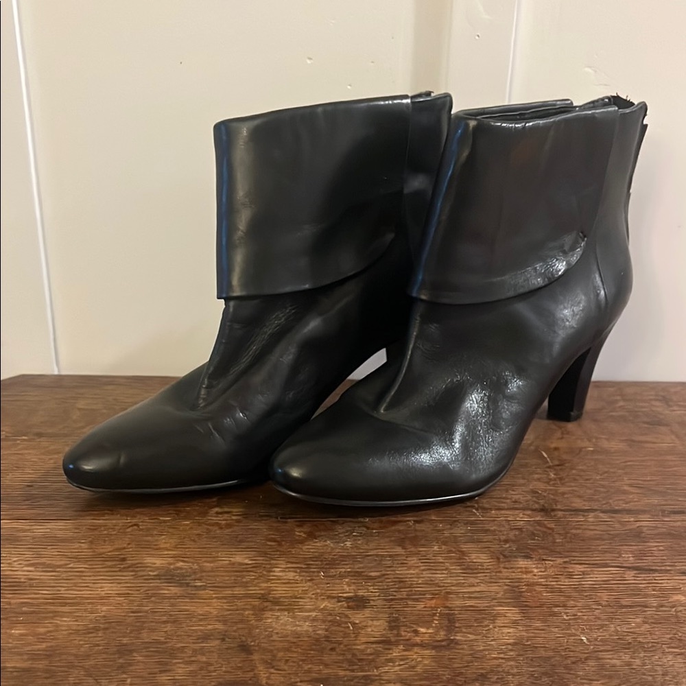 Bandolino Sleek Black Leather Heeled Boots